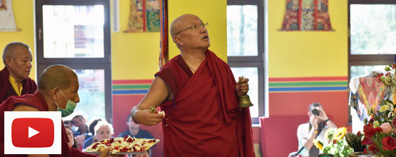 Sangje Njenpa Rinpocze o posągu Buddy w Grabniku. Na zdjęciu ceremonia konsekracji posągu, przeprowadzona przez Rinpoczego jesienią 2015 roku.